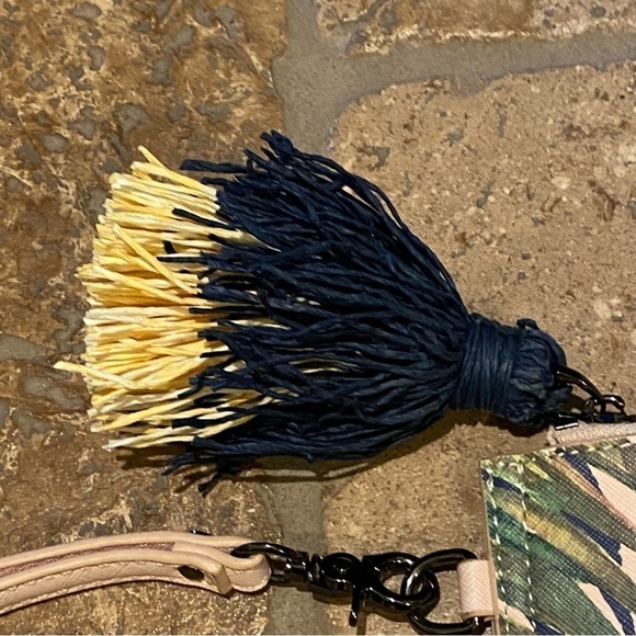 SOLE/SOCIETY Leaves Print Clutch Pouch 9”x12-1/2” - Picture 4 of 6